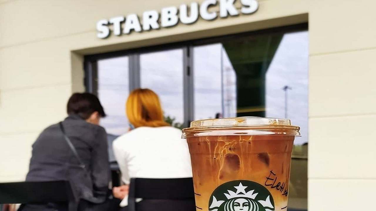 Starbucks Napoli polemica