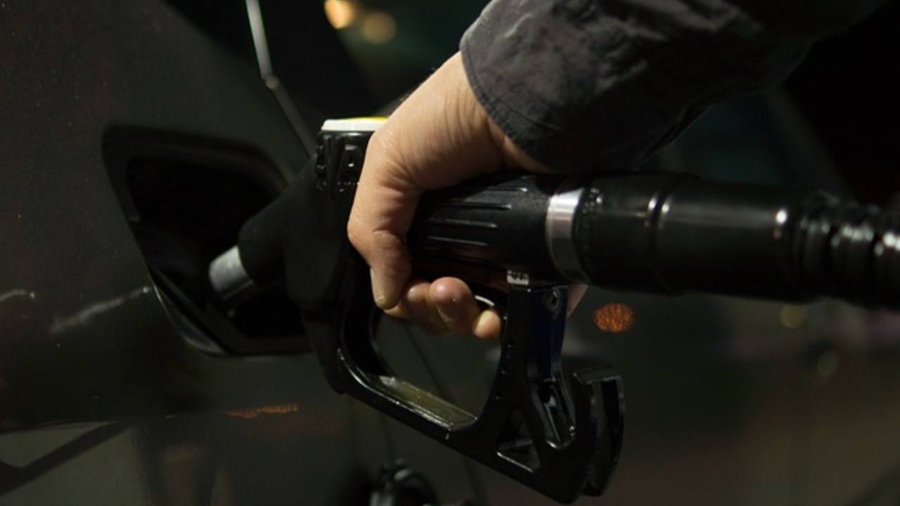 benzina 2023 aumento costi