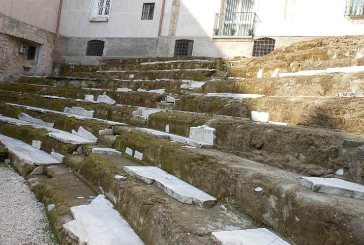 Teatro Neapoli via Anticaglia - www.napolinewstoday.it