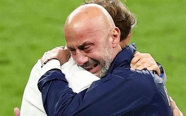 gianluca vialli abbraccio mancini napolinewstoday