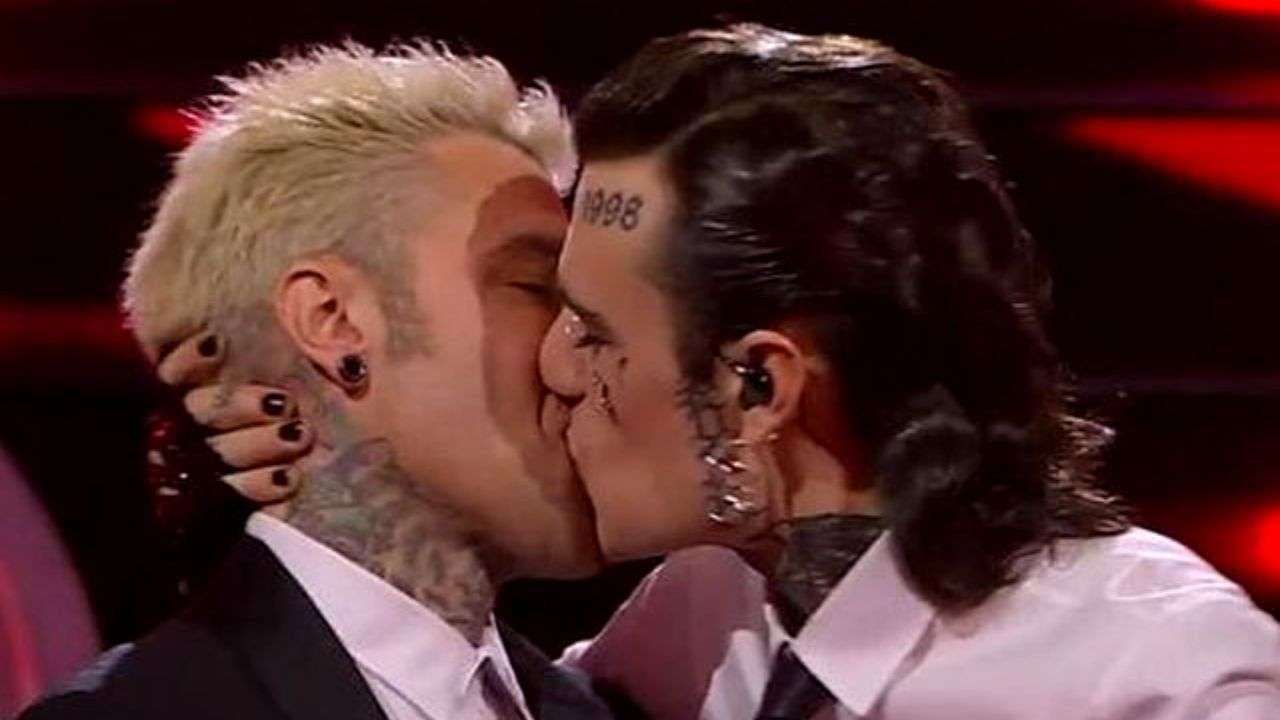 fedez bacio sanremo